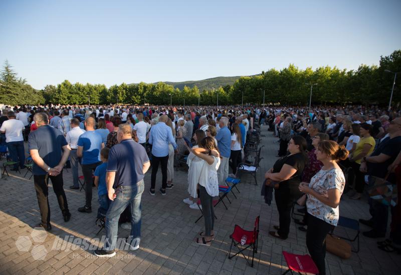 Tisuće vjernika na misi u Međugorju na 39. obljetnicu ukazanja - Tisuće vjernika na misi u Međugorju na 39. obljetnicu ukazanja